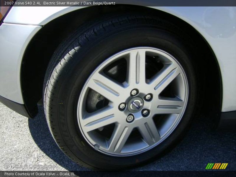 Electric Silver Metallic / Dark Beige/Quartz 2007 Volvo S40 2.4i