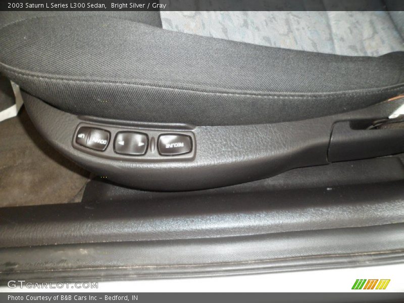 Bright Silver / Gray 2003 Saturn L Series L300 Sedan