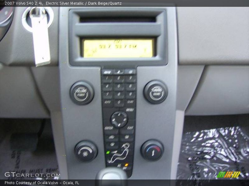 Electric Silver Metallic / Dark Beige/Quartz 2007 Volvo S40 2.4i