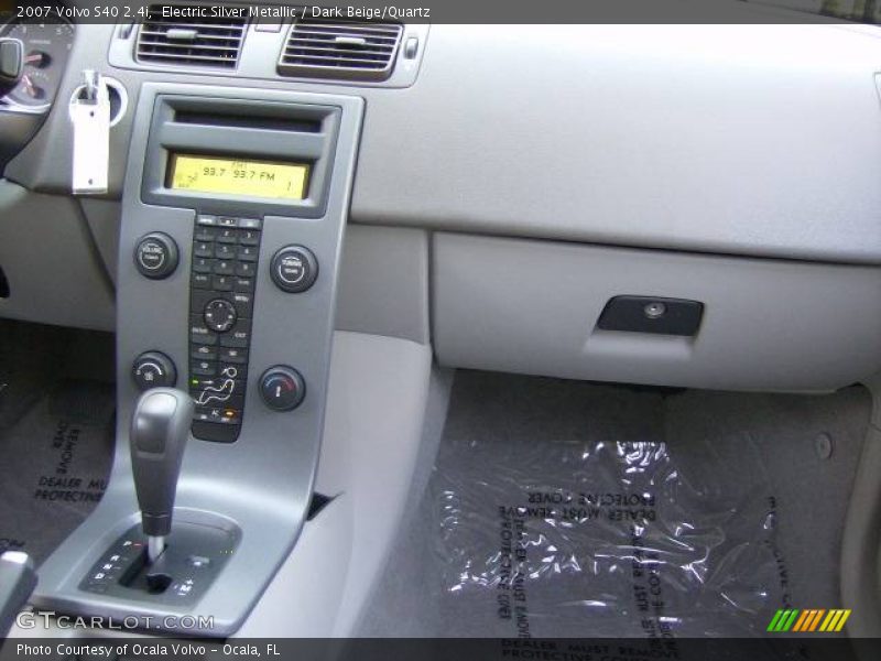 Electric Silver Metallic / Dark Beige/Quartz 2007 Volvo S40 2.4i