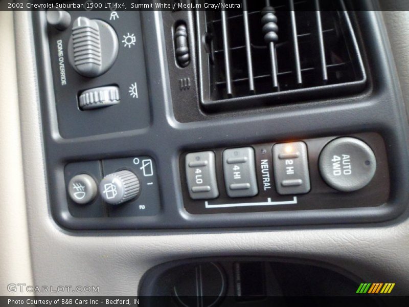 Summit White / Medium Gray/Neutral 2002 Chevrolet Suburban 1500 LT 4x4