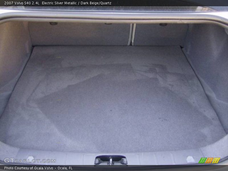 Electric Silver Metallic / Dark Beige/Quartz 2007 Volvo S40 2.4i
