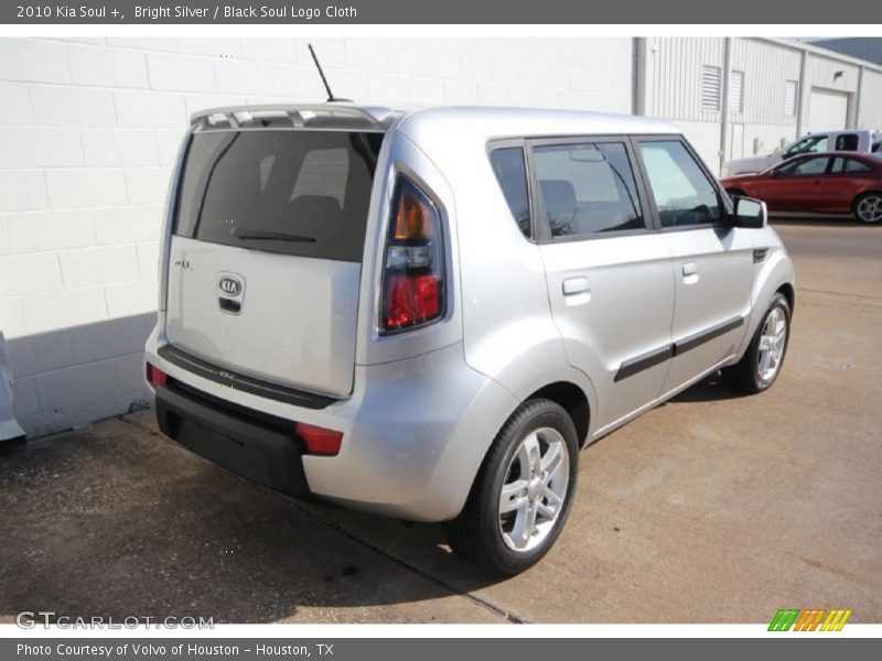Bright Silver / Black Soul Logo Cloth 2010 Kia Soul +