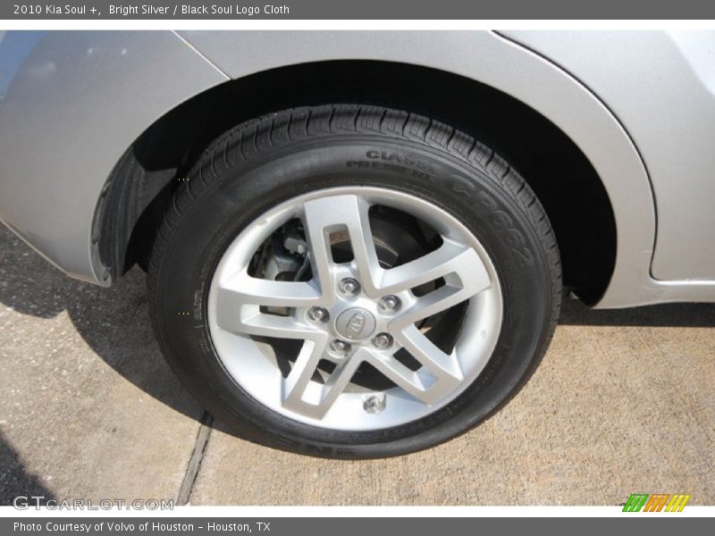 Bright Silver / Black Soul Logo Cloth 2010 Kia Soul +