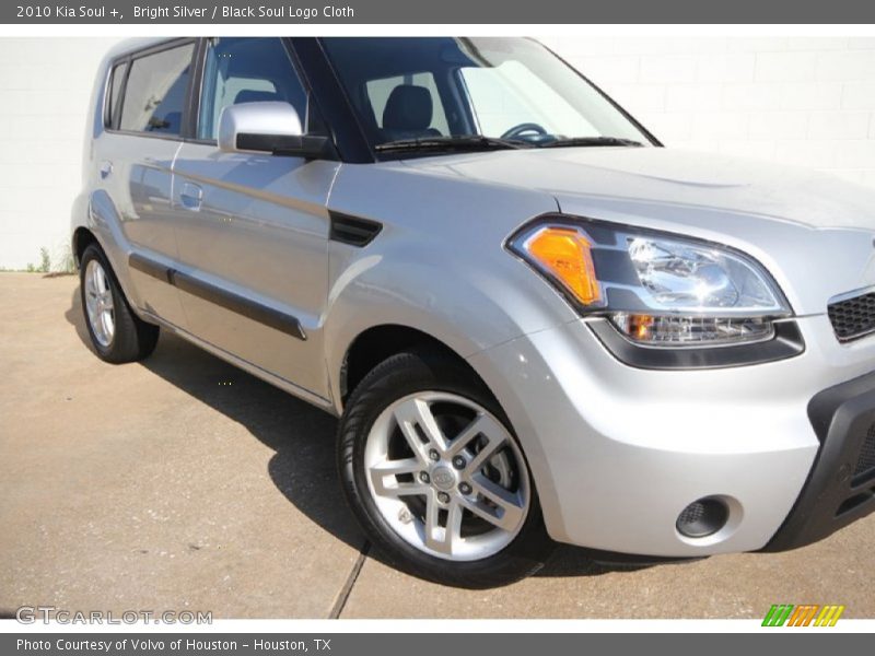 Bright Silver / Black Soul Logo Cloth 2010 Kia Soul +