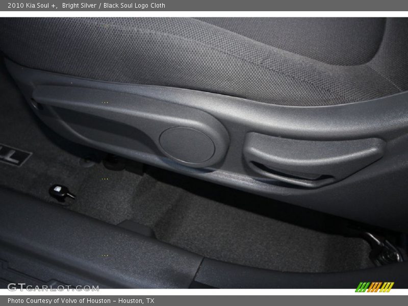 Bright Silver / Black Soul Logo Cloth 2010 Kia Soul +