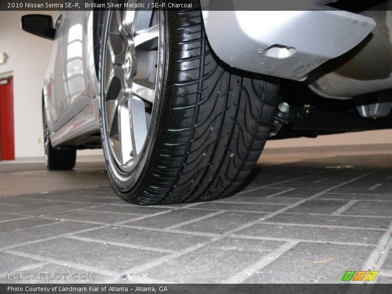Brilliant Silver Metallic / SE-R Charcoal 2010 Nissan Sentra SE-R