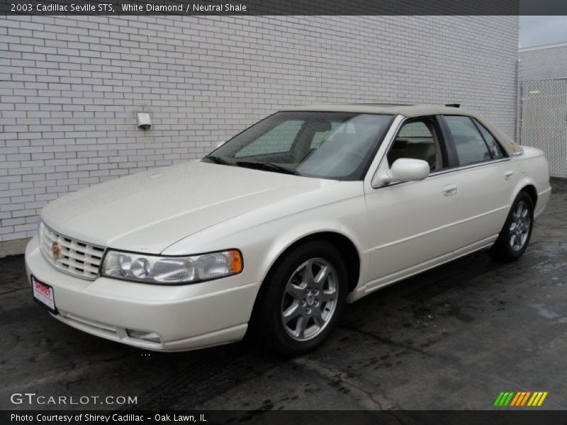 Front 3/4 View of 2003 Seville STS