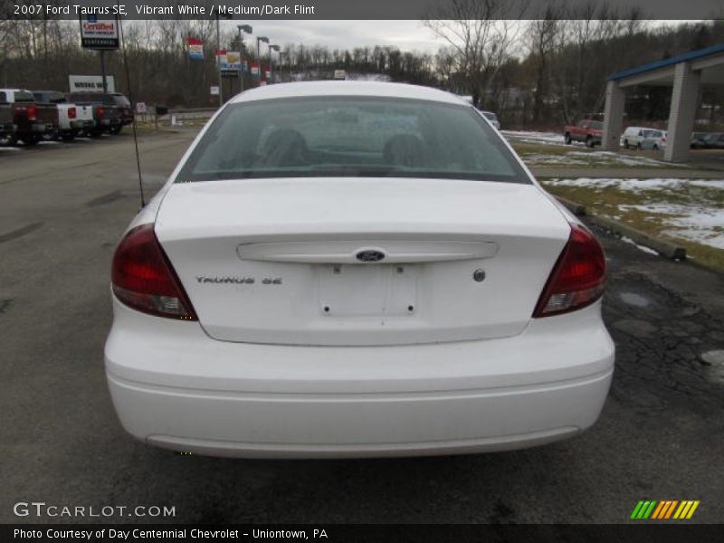 Vibrant White / Medium/Dark Flint 2007 Ford Taurus SE