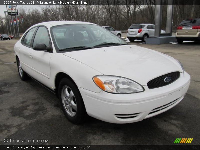 Vibrant White / Medium/Dark Flint 2007 Ford Taurus SE