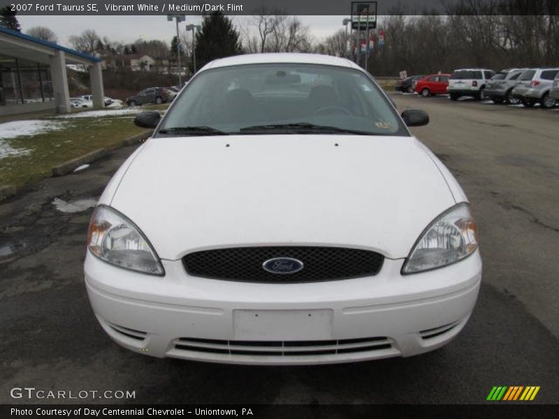 Vibrant White / Medium/Dark Flint 2007 Ford Taurus SE