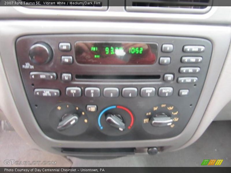 Vibrant White / Medium/Dark Flint 2007 Ford Taurus SE