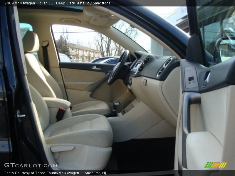 Deep Black Metallic / Sandstone 2009 Volkswagen Tiguan SE