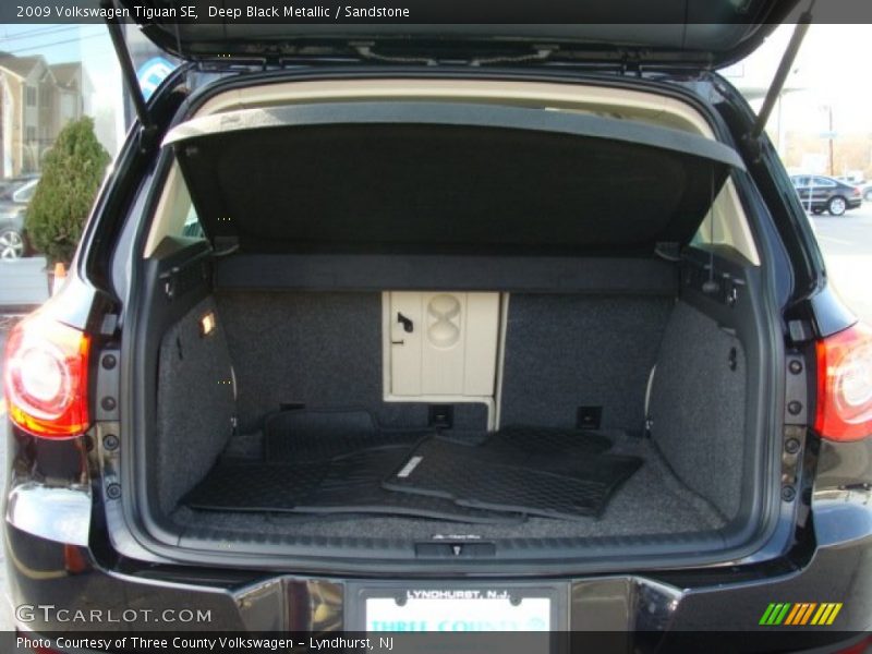 Deep Black Metallic / Sandstone 2009 Volkswagen Tiguan SE