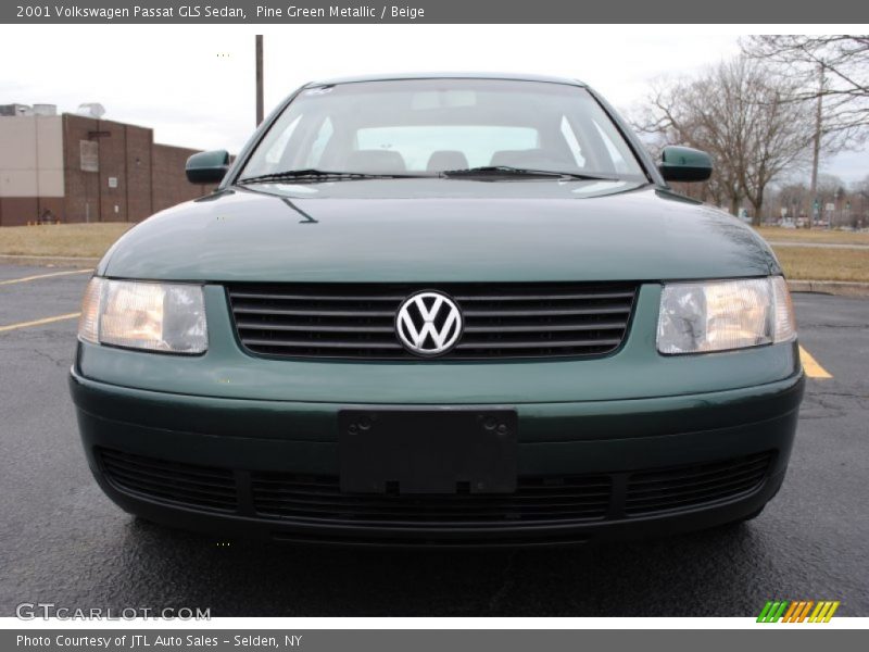 Pine Green Metallic / Beige 2001 Volkswagen Passat GLS Sedan