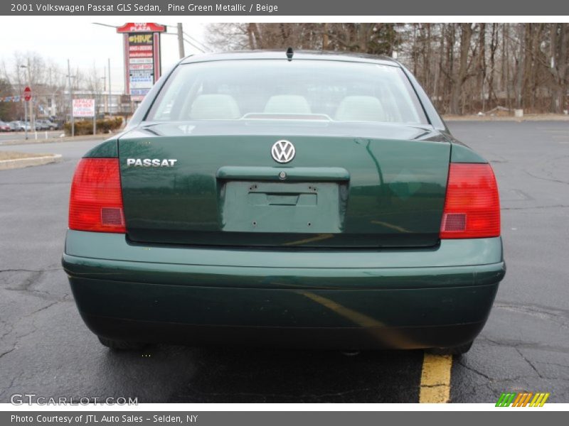 Pine Green Metallic / Beige 2001 Volkswagen Passat GLS Sedan
