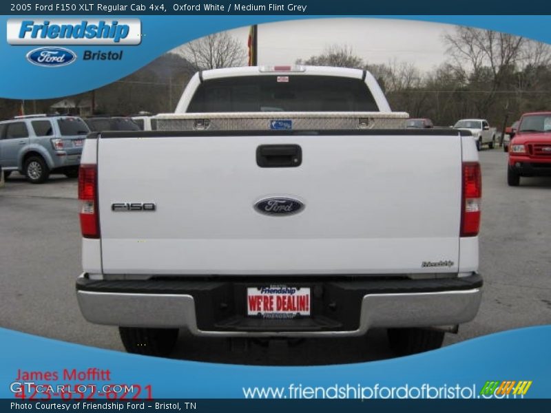 Oxford White / Medium Flint Grey 2005 Ford F150 XLT Regular Cab 4x4