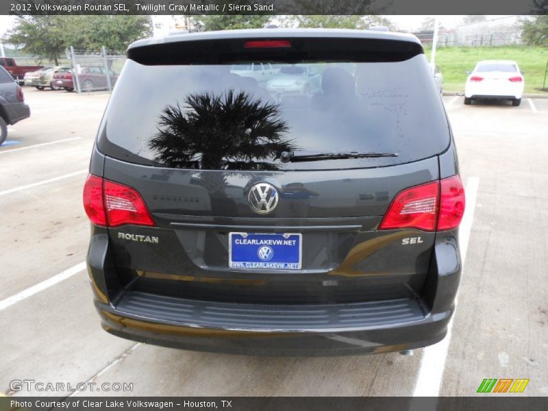 Twilight Gray Metallic / Sierra Sand 2012 Volkswagen Routan SEL