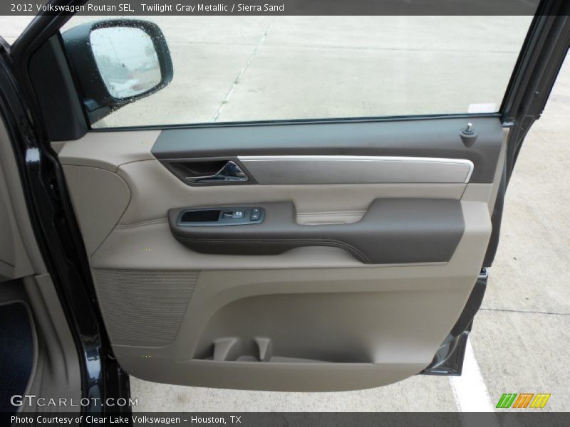Door Panel of 2012 Routan SEL