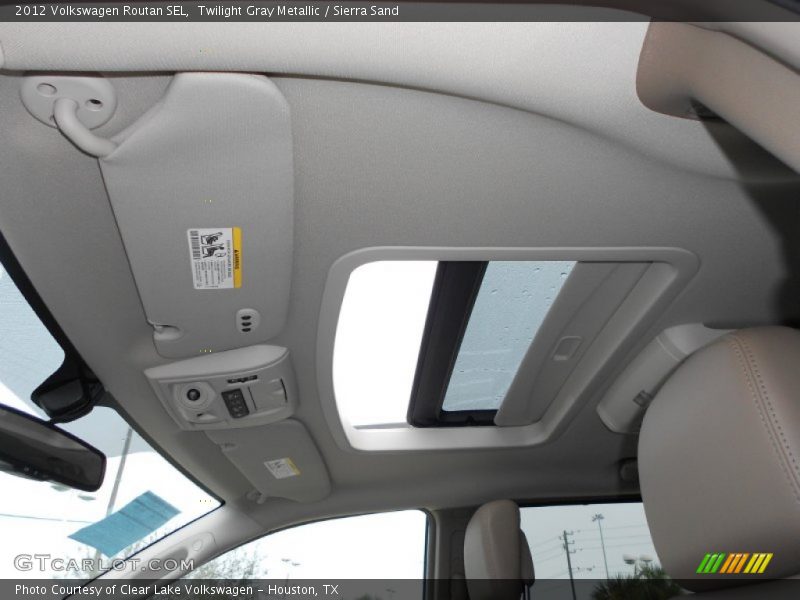 Twilight Gray Metallic / Sierra Sand 2012 Volkswagen Routan SEL