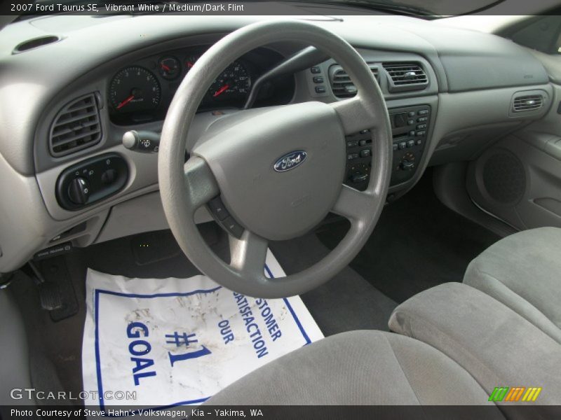 Vibrant White / Medium/Dark Flint 2007 Ford Taurus SE