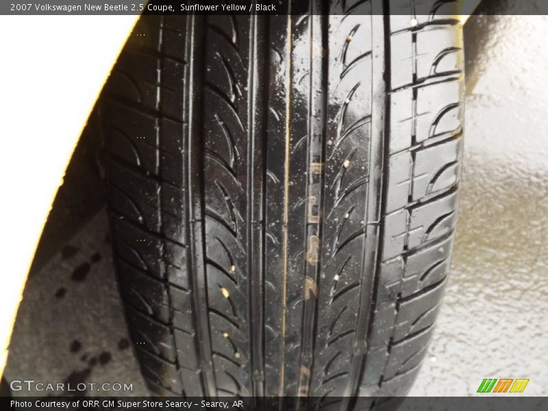 Sunflower Yellow / Black 2007 Volkswagen New Beetle 2.5 Coupe