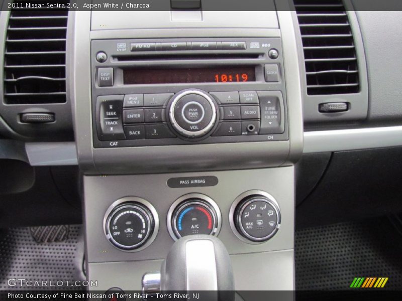 Aspen White / Charcoal 2011 Nissan Sentra 2.0