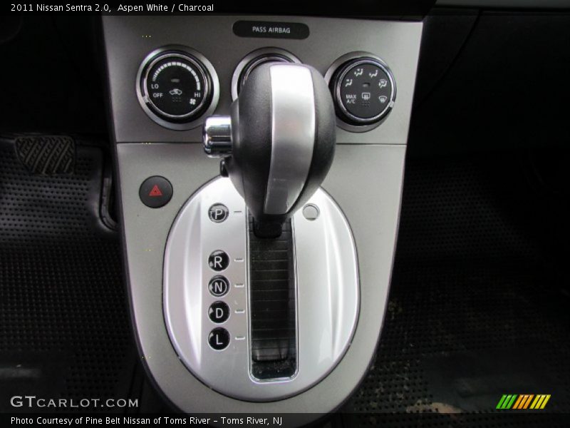 Aspen White / Charcoal 2011 Nissan Sentra 2.0