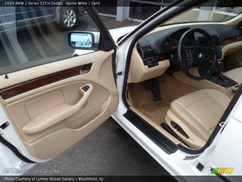 Alpine White / Sand 2004 BMW 3 Series 325xi Sedan