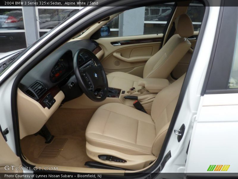 Alpine White / Sand 2004 BMW 3 Series 325xi Sedan