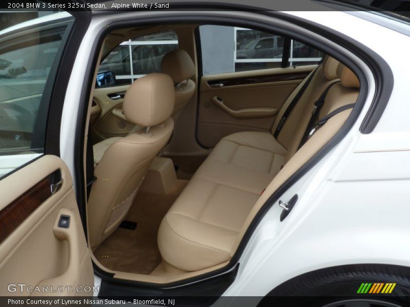 Alpine White / Sand 2004 BMW 3 Series 325xi Sedan
