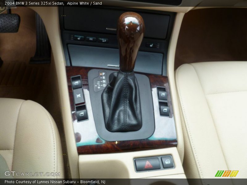 Alpine White / Sand 2004 BMW 3 Series 325xi Sedan