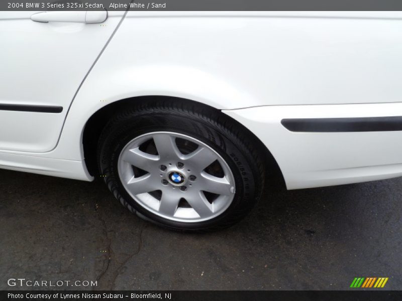 Alpine White / Sand 2004 BMW 3 Series 325xi Sedan