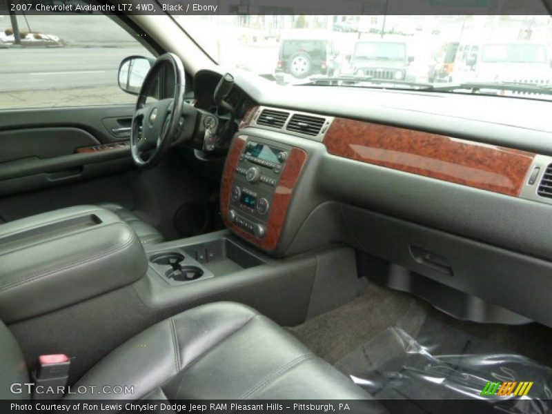 Black / Ebony 2007 Chevrolet Avalanche LTZ 4WD