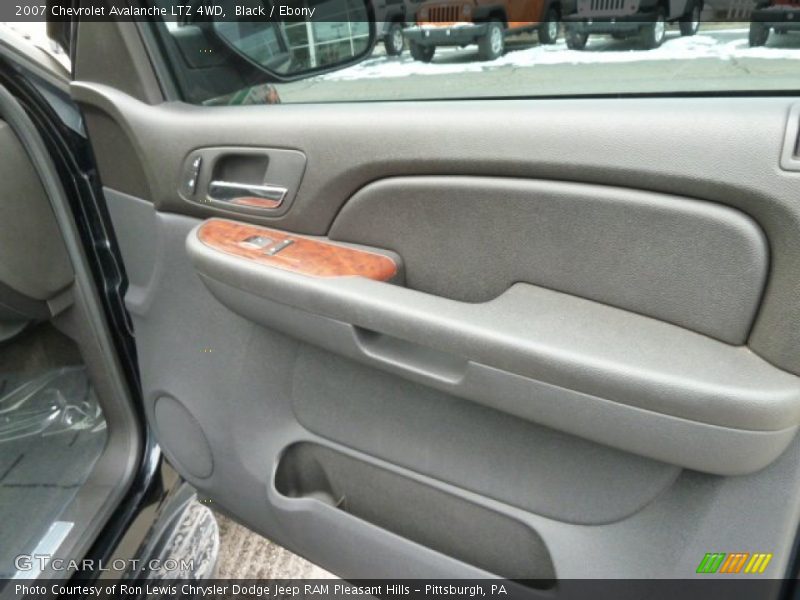 Black / Ebony 2007 Chevrolet Avalanche LTZ 4WD
