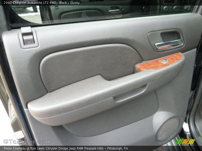 Black / Ebony 2007 Chevrolet Avalanche LTZ 4WD