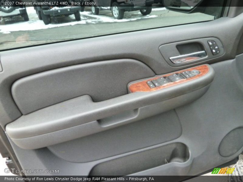Black / Ebony 2007 Chevrolet Avalanche LTZ 4WD