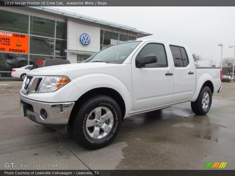 Avalanche White / Beige 2010 Nissan Frontier LE Crew Cab