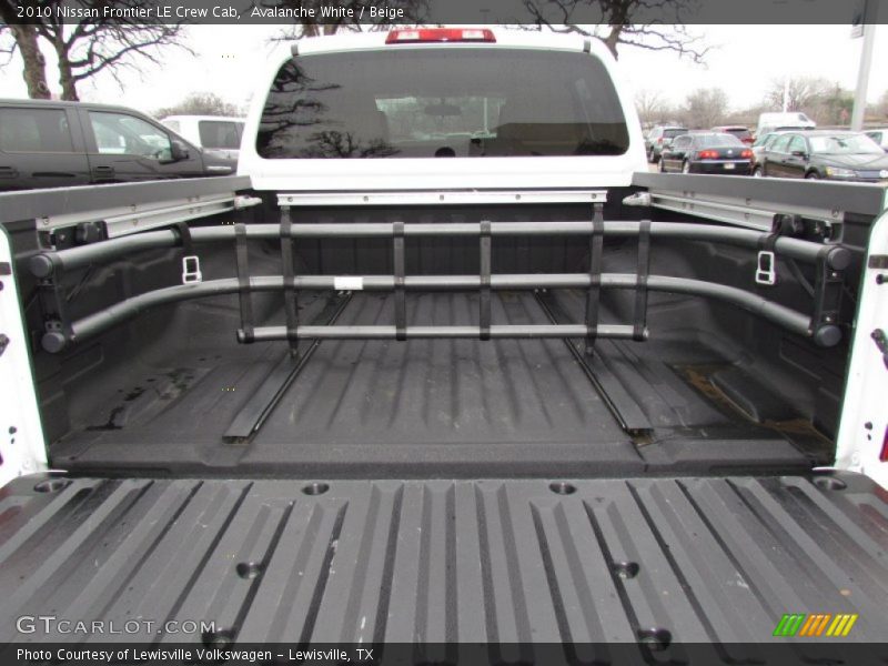 Avalanche White / Beige 2010 Nissan Frontier LE Crew Cab