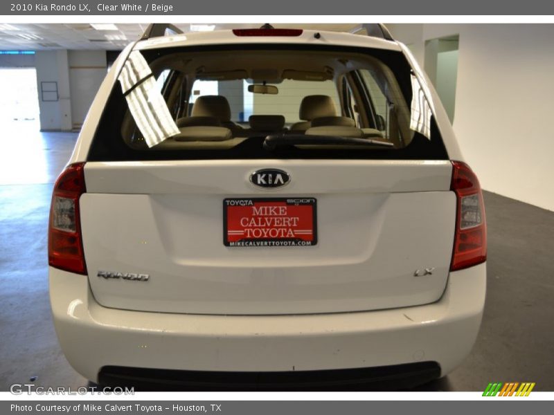 Clear White / Beige 2010 Kia Rondo LX