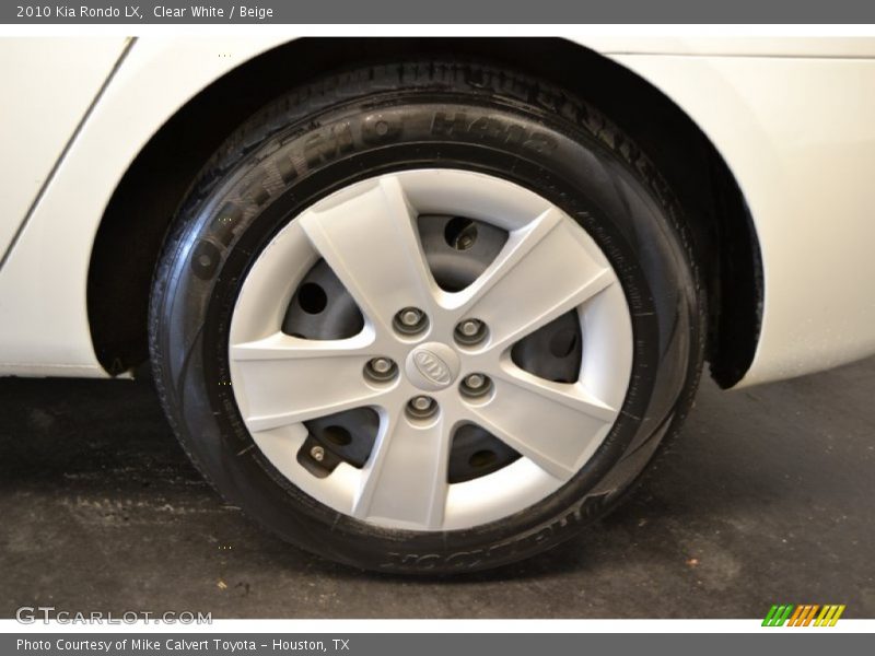 Clear White / Beige 2010 Kia Rondo LX