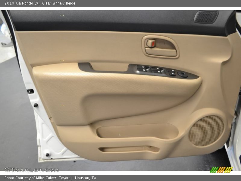 Clear White / Beige 2010 Kia Rondo LX