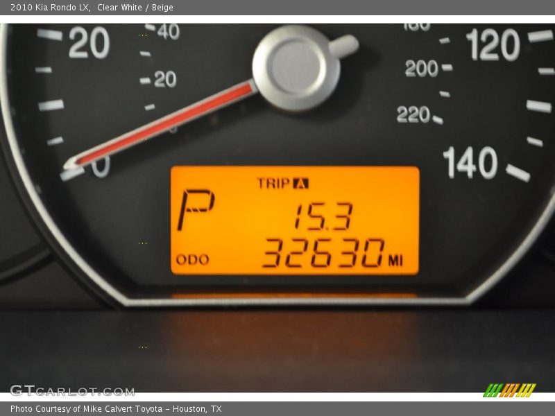 Clear White / Beige 2010 Kia Rondo LX