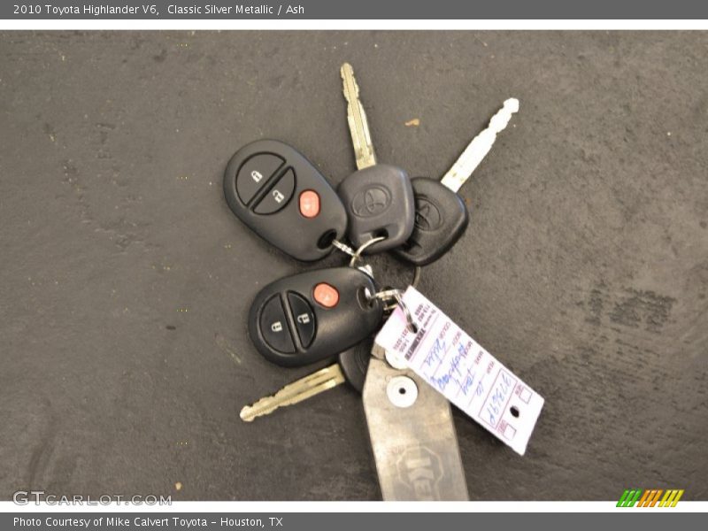 Classic Silver Metallic / Ash 2010 Toyota Highlander V6