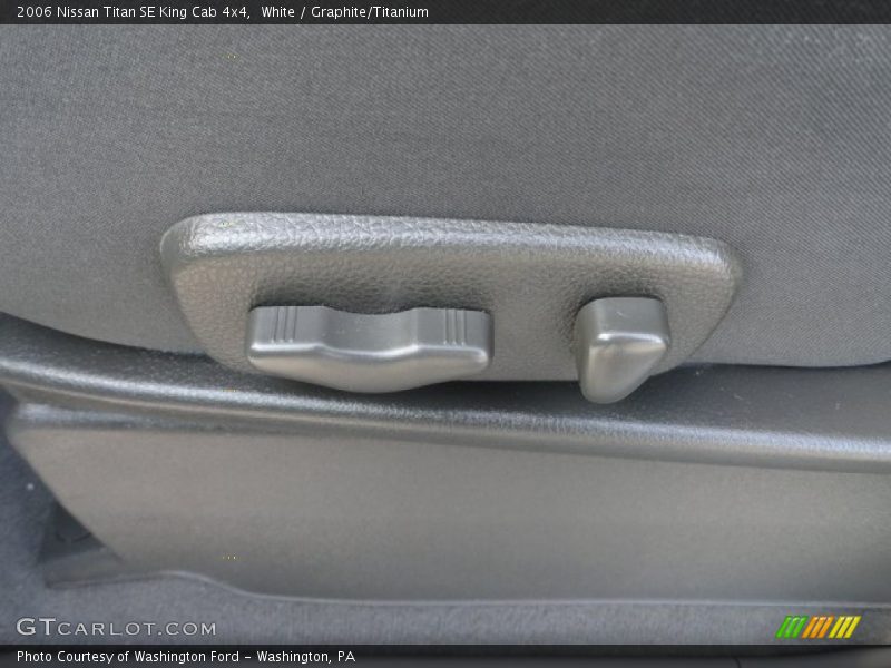 White / Graphite/Titanium 2006 Nissan Titan SE King Cab 4x4