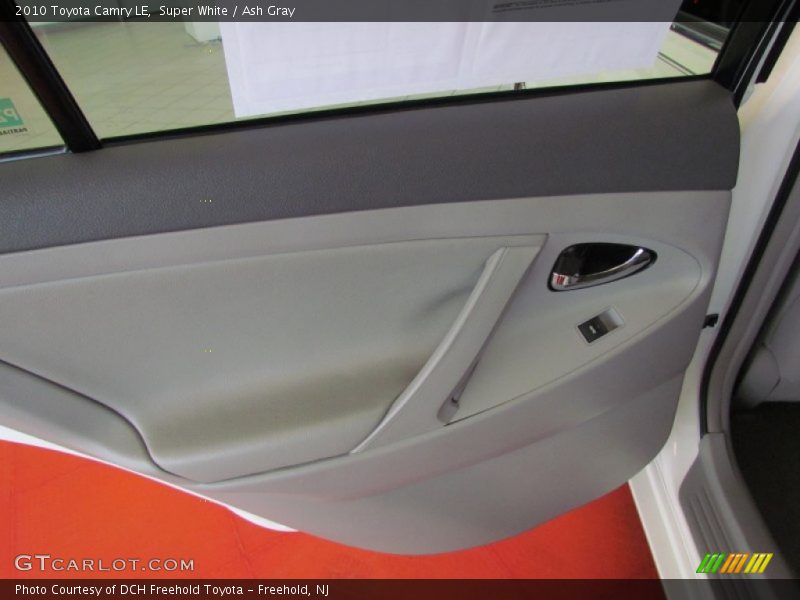 Super White / Ash Gray 2010 Toyota Camry LE