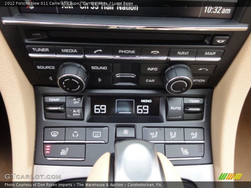 Controls of 2012 New 911 Carrera S Coupe