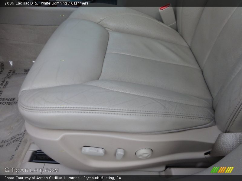 White Lightning / Cashmere 2006 Cadillac DTS