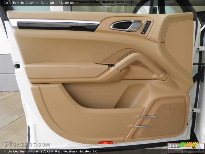 Sand White / Luxor Beige 2011 Porsche Cayenne