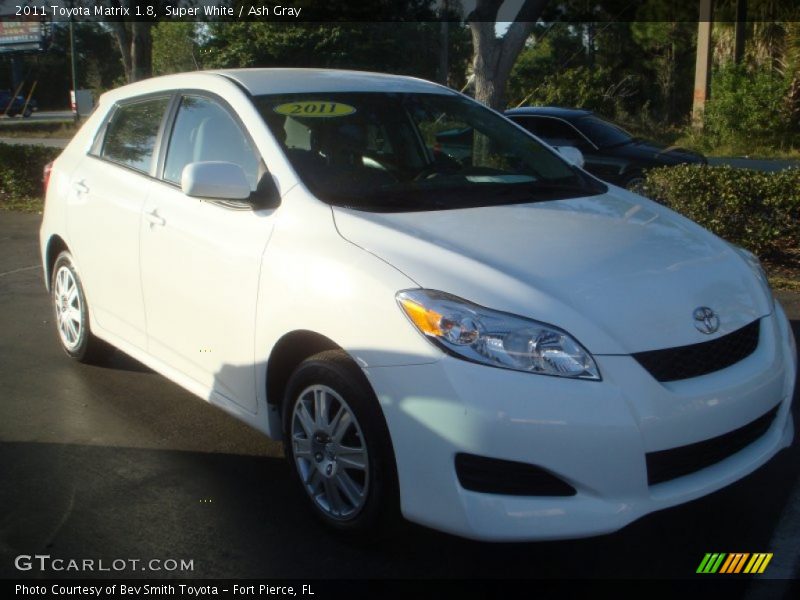 Super White / Ash Gray 2011 Toyota Matrix 1.8